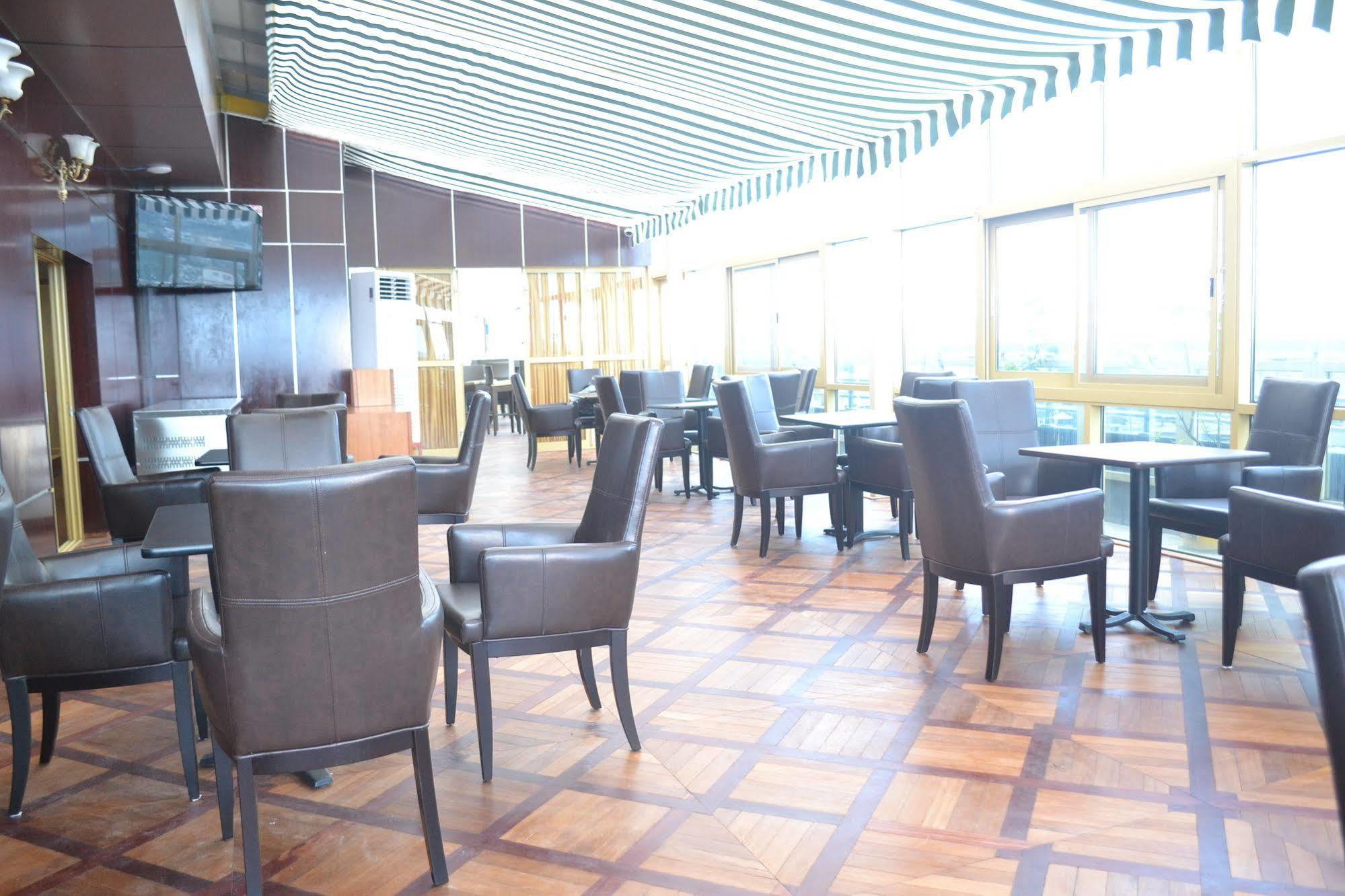 Noubou International Hotel Douala Exterior foto